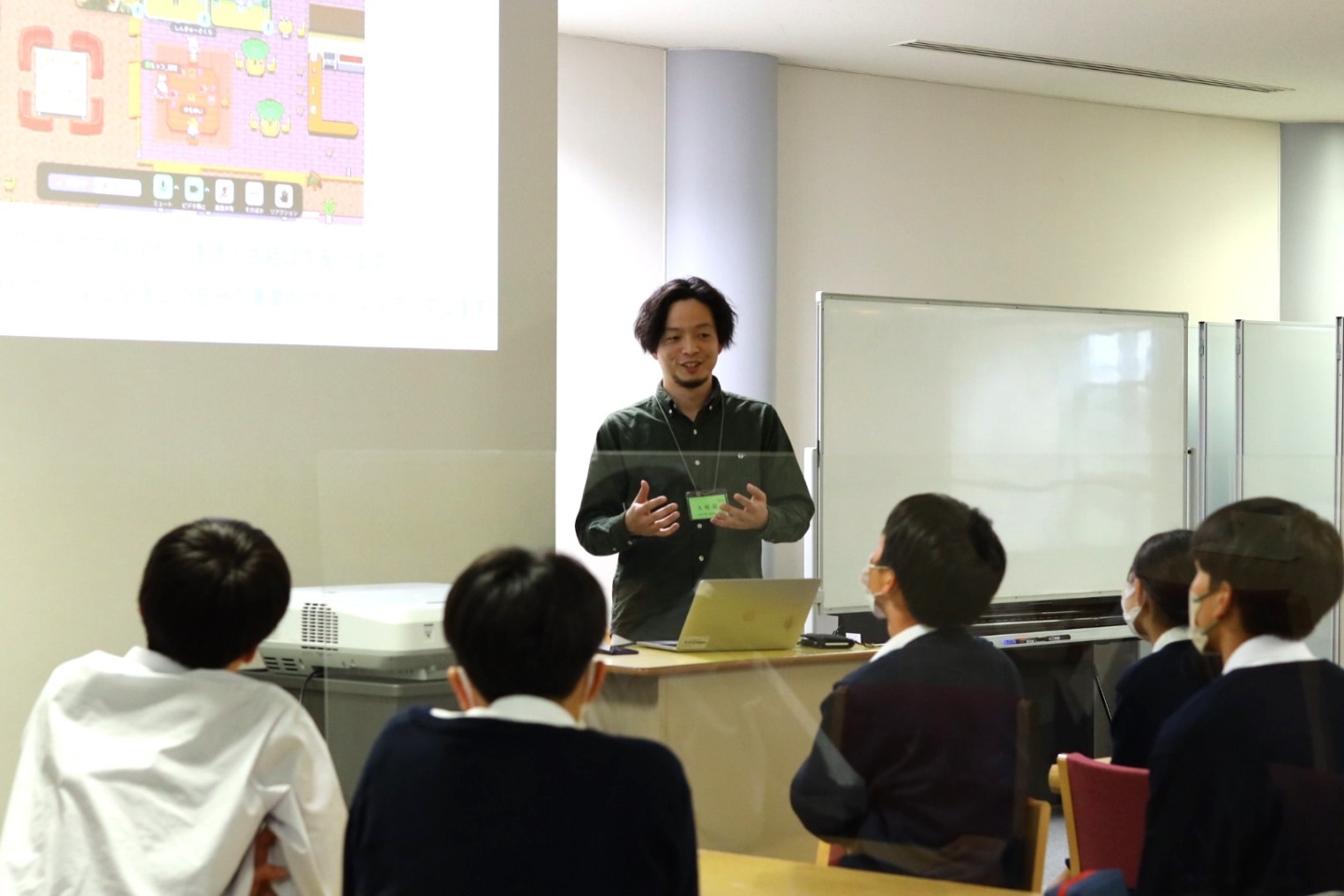 ―高校でのワークショップの風景（イメージ。オンラインが基本となります）